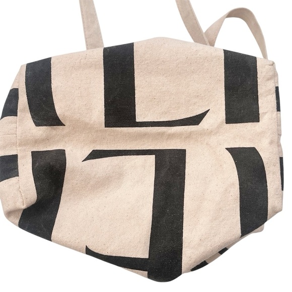 The New Yorker Graphic Canvas Tote Bag - Picture 2 of 2